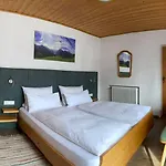 Fruehstueckspension Gaestehaus Zum Weissen Roessl イン ヴァルガウ