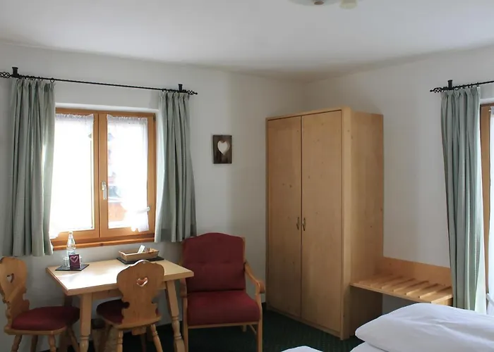 Fruehstueckspension Gaestehaus Zum Weissen Roessl *