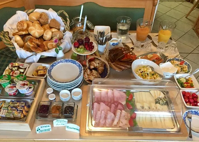 Fruehstueckspension Gaestehaus Zum Weissen Roessl Han/Misafirhane *
