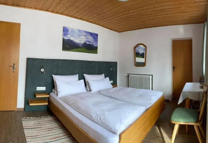 Fruehstueckspension Gaestehaus Zum Weissen Roessl Han/Misafirhane Wallgau