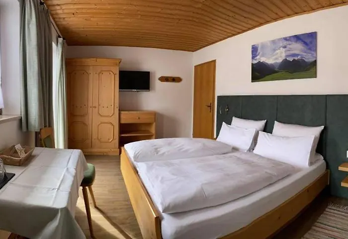 Fruehstueckspension Gaestehaus Zum Weissen Roessl Han/Misafirhane *