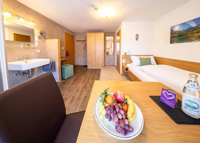 Fruehstueckspension Gaestehaus Zum Weissen Roessl * Wallgau