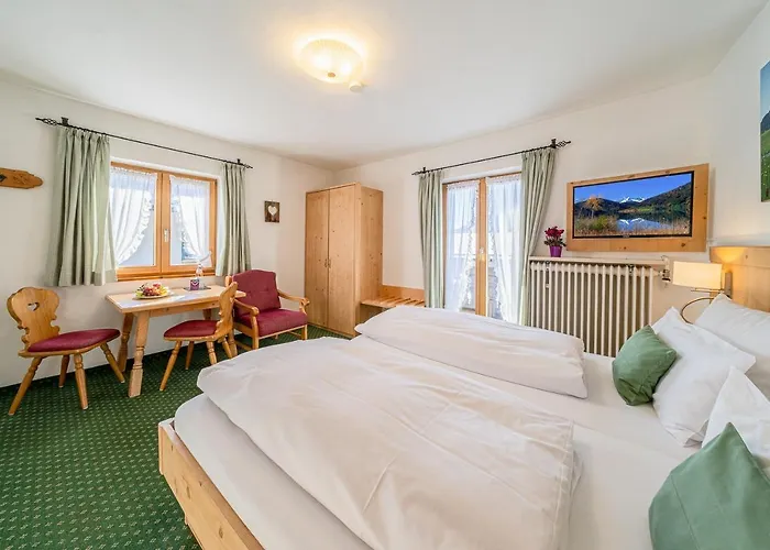 Fruehstueckspension Gaestehaus Zum Weissen Roessl Han/Misafirhane
