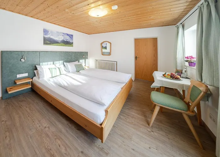 Fruehstueckspension Gaestehaus Zum Weissen Roessl Wallgau