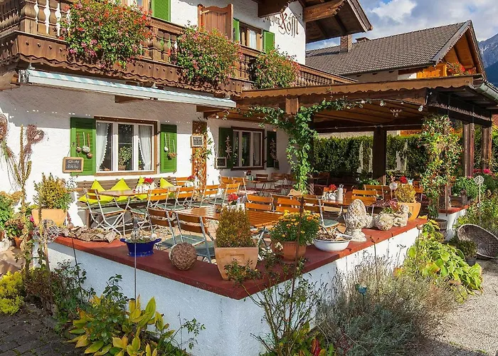 Fruehstueckspension Gaestehaus Zum Weissen Roessl Han/Misafirhane *