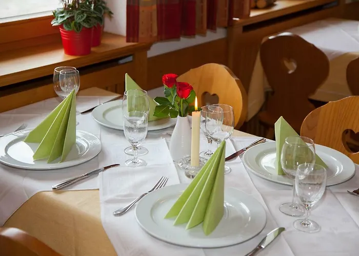 Fruehstueckspension Gaestehaus Zum Weissen Roessl