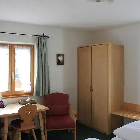 Fruehstueckspension Gaestehaus Zum Weissen Roessl *