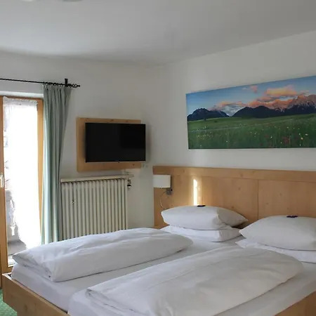 Fruehstueckspension Gaestehaus Zum Weissen Roessl Wallgau