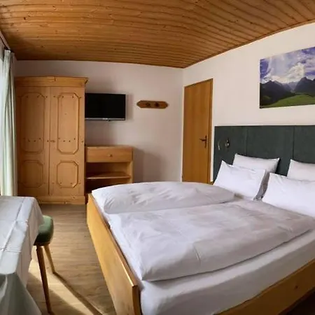 Fruehstueckspension Gaestehaus Zum Weissen Roessl Inn *
