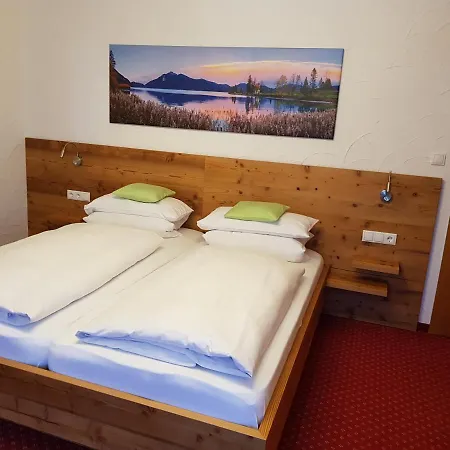 بيت ريفي Fruehstueckspension Gaestehaus Zum Weissen Roessl *
