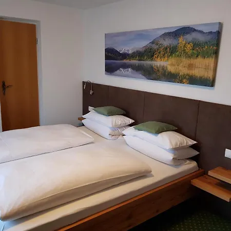 Inn Fruehstueckspension Gaestehaus Zum Weissen Roessl