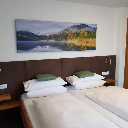 Inn Fruehstueckspension Gaestehaus Zum Weissen Roessl Wallgau