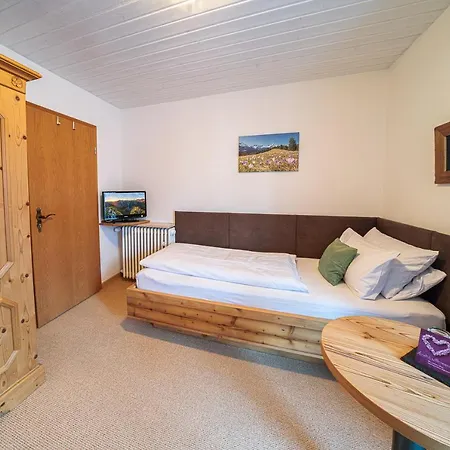 Inn Fruehstueckspension Gaestehaus Zum Weissen Roessl