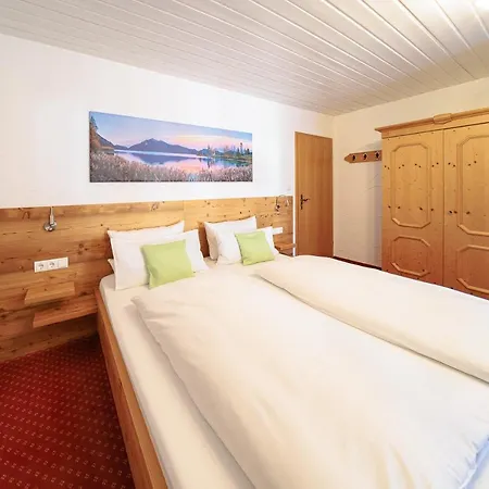 Fruehstueckspension Gaestehaus Zum Weissen Roessl بيت ريفي *