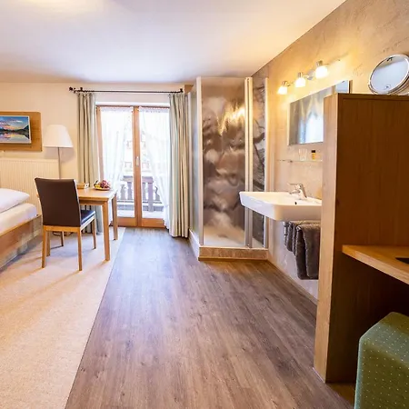 Fruehstueckspension Gaestehaus Zum Weissen Roessl Wallgau