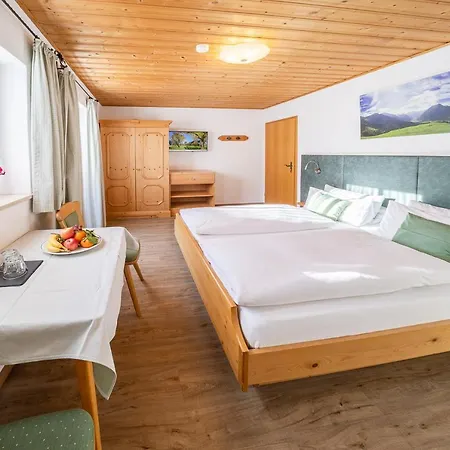 Inn Fruehstueckspension Gaestehaus Zum Weissen Roessl Wallgau