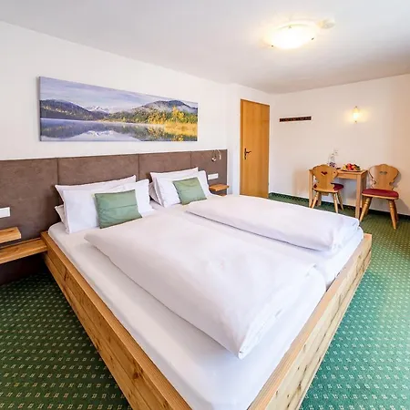 Fruehstueckspension Gaestehaus Zum Weissen Roessl Inn