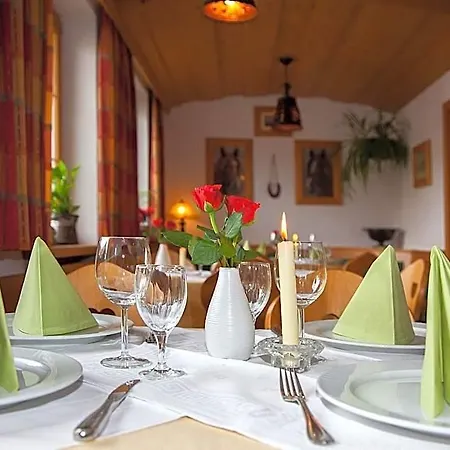 Fruehstueckspension Gaestehaus Zum Weissen Roessl * ヴァルガウ