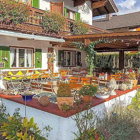 Fruehstueckspension Gaestehaus Zum Weissen Roessl イン