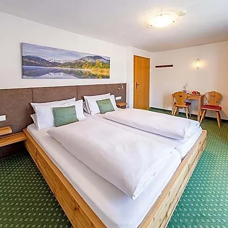 Fruehstueckspension Gaestehaus Zum Weissen Roessl