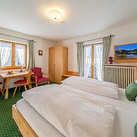 イン Fruehstueckspension Gaestehaus Zum Weissen Roessl *
