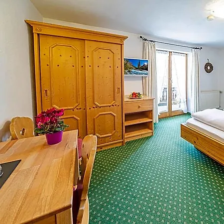 イン Fruehstueckspension Gaestehaus Zum Weissen Roessl *