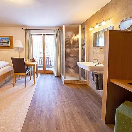 Fruehstueckspension Gaestehaus Zum Weissen Roessl イン *