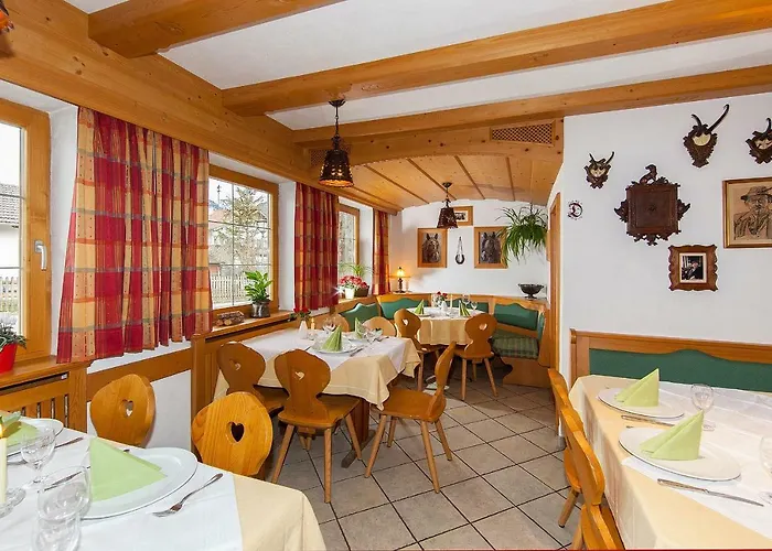 Fruehstueckspension Gaestehaus Zum Weissen Roessl Kro